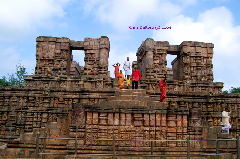 konark temple engraving